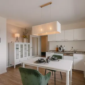  Apartment Exklusiv&zentral: 1-zi. Mit Balkon Stellplatz