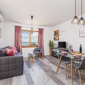 https://fara-apartment.primorje-gorskikotar.com